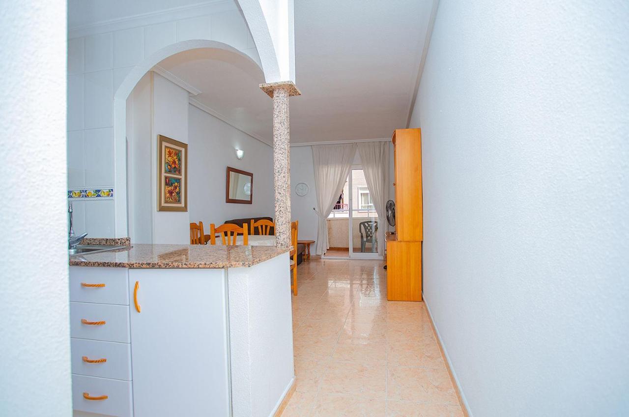 096 Pleasant Place Luis - Alicante Holiday Apartment Torrevieja Bagian luar foto